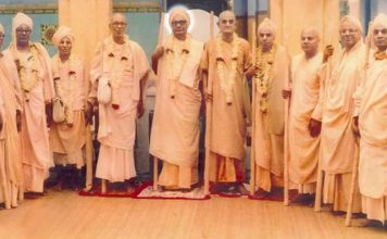 Bhaktivedanta Vamana Maharaja, Acarya of Gaudiya Vedanta Samiti Group Photo